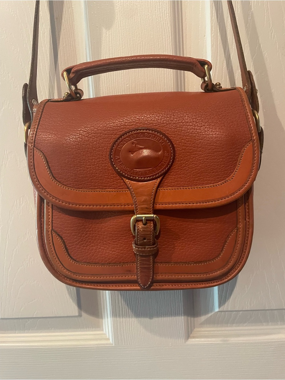 Dooney & Bourke British Tan all weather Leather Handbag. Made in USA Label.